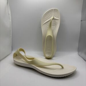 Crocs Sexi Women’s Size 8 Beige Cream Thong Strappy Beach Summer Casual
